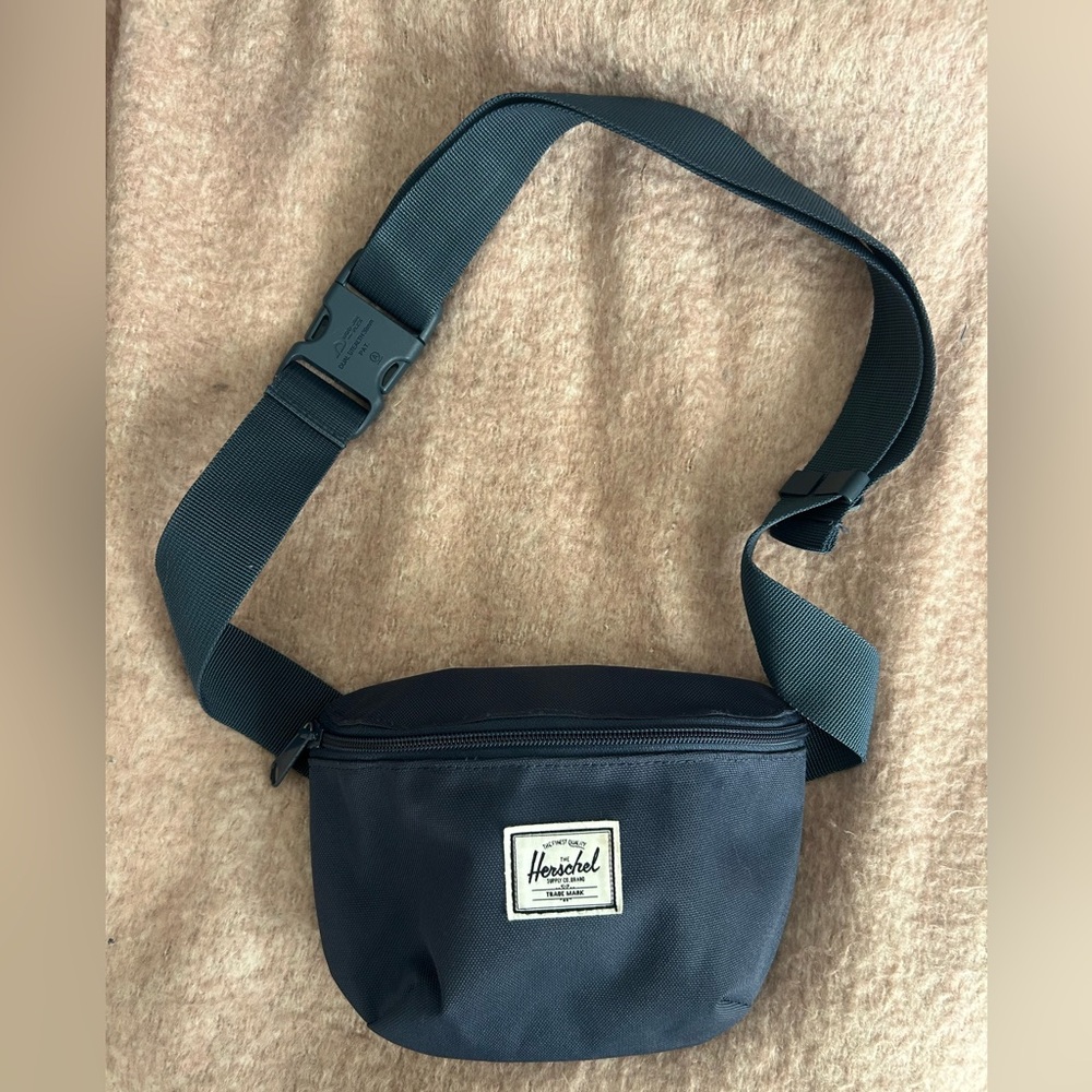 Herschel Navy Fanny Pack